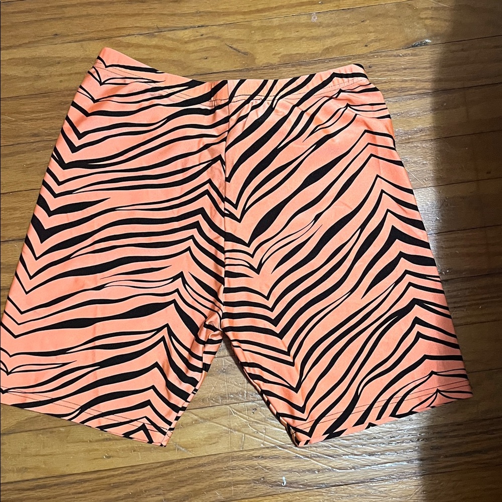Colorful Patterned spandex Shorts Set - Picture 5 of 5